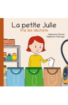 La petite julie trie les déchets